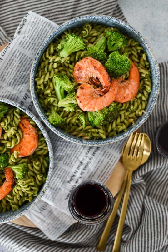 pasta met broccoli, garnalen en spinaziesaus-0234