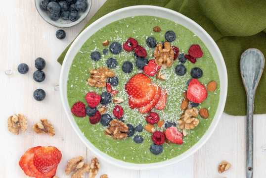 Groene-smoothiebowl-zomer-975x650-1